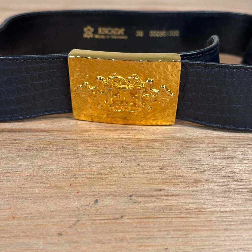 Escada Vintage Black Leather Croc Embossed Belt Gold Logo Buckle Germany 38 - Picture 2 of 8